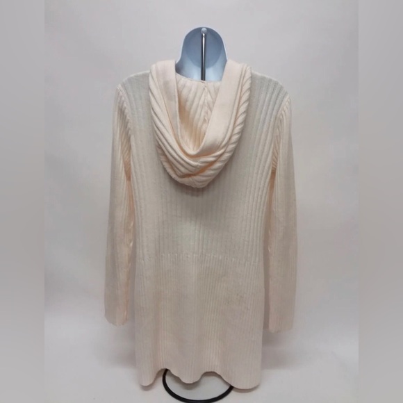 Women's Medium New York & Co. Long Sleeve Cream V-Neck Cardigan Sweater - Picture 3 of 7